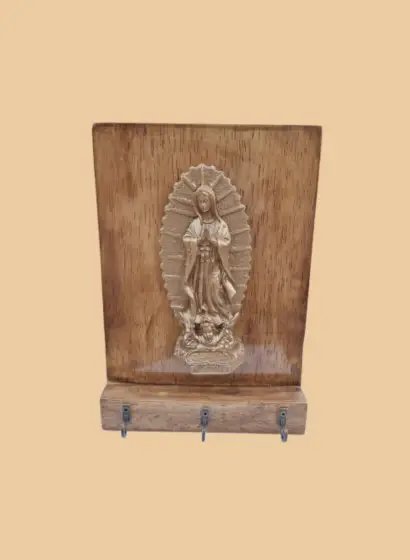 Virge de Guadalupe sobre madera natural
