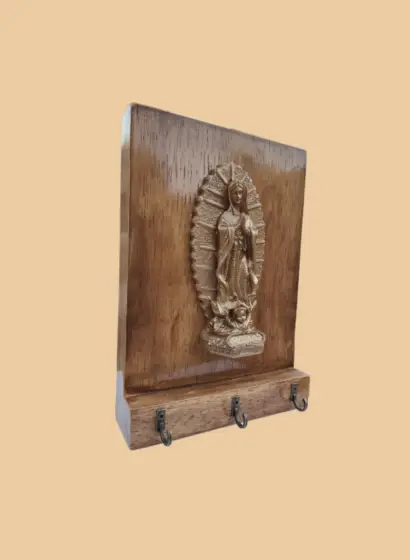 Virge de Guadalupe sobre madera natural