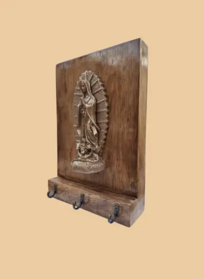 artesania Virge de Guadalupe sobre madera natural para decoracion